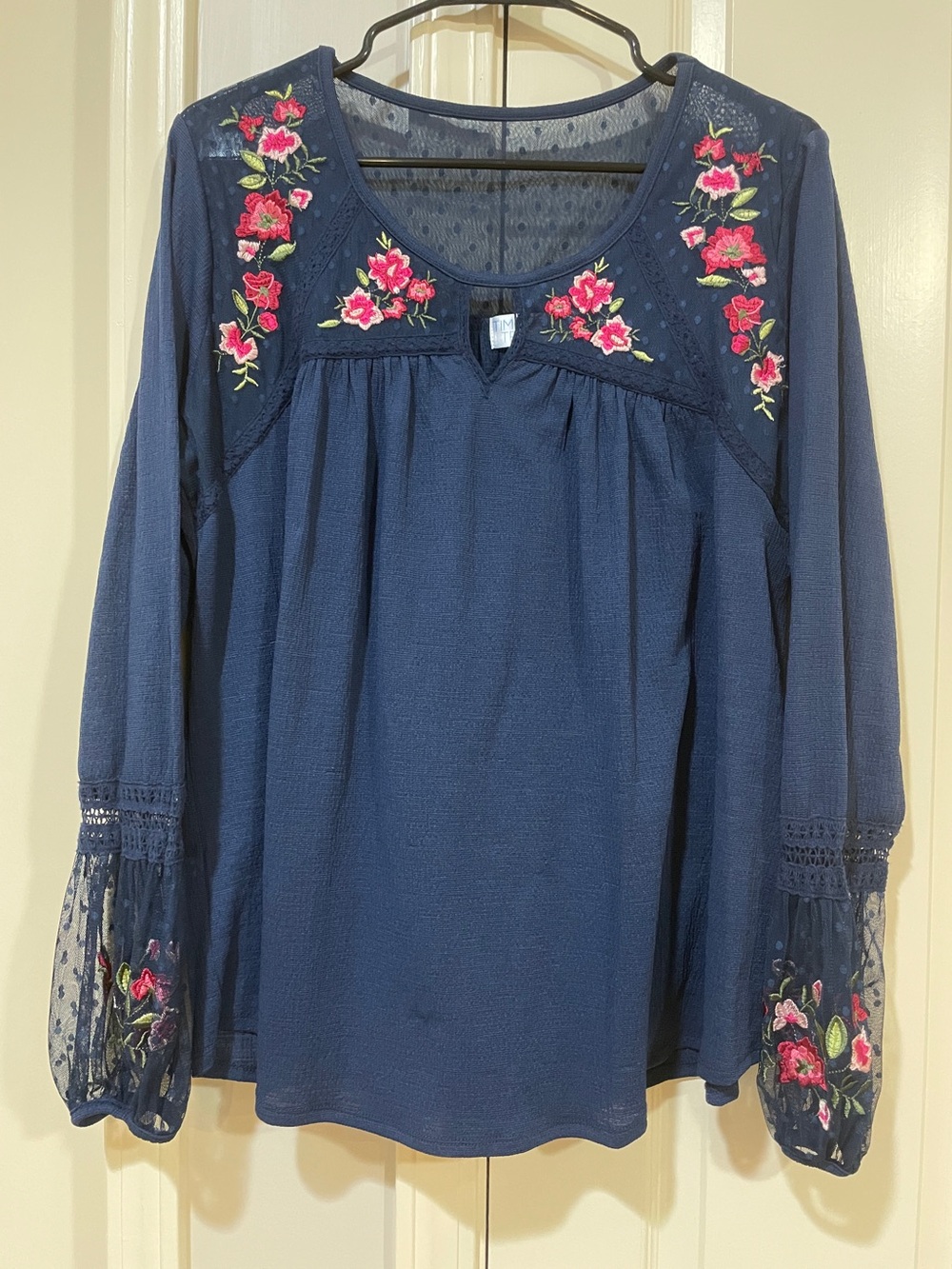 Time and aTru Navy Floral Long-Sleeve Women's Top